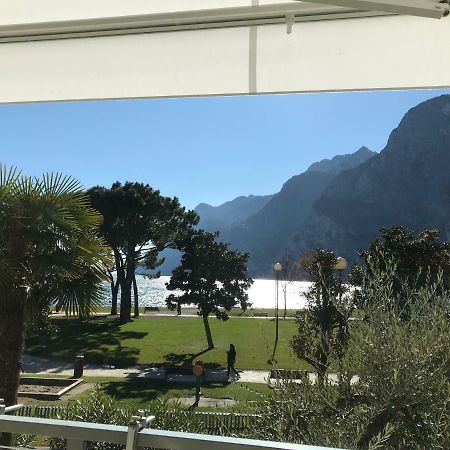 Appartement Lago Blu Riva del Garda Buitenkant foto