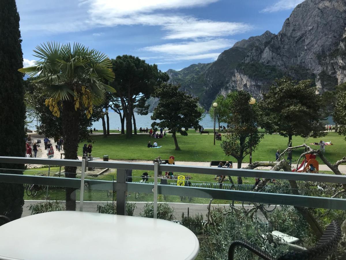 Appartement Lago Blu Riva del Garda Buitenkant foto