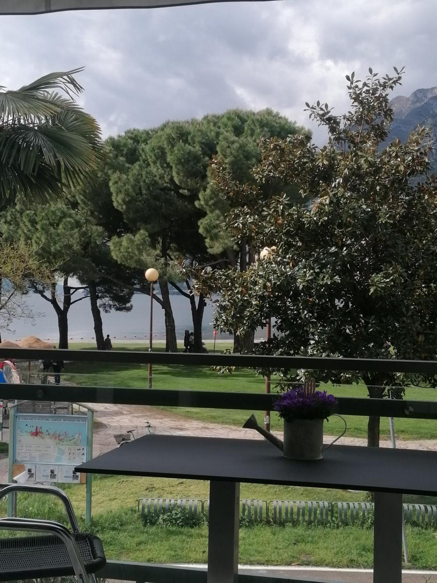 Appartement Lago Blu Riva del Garda Buitenkant foto