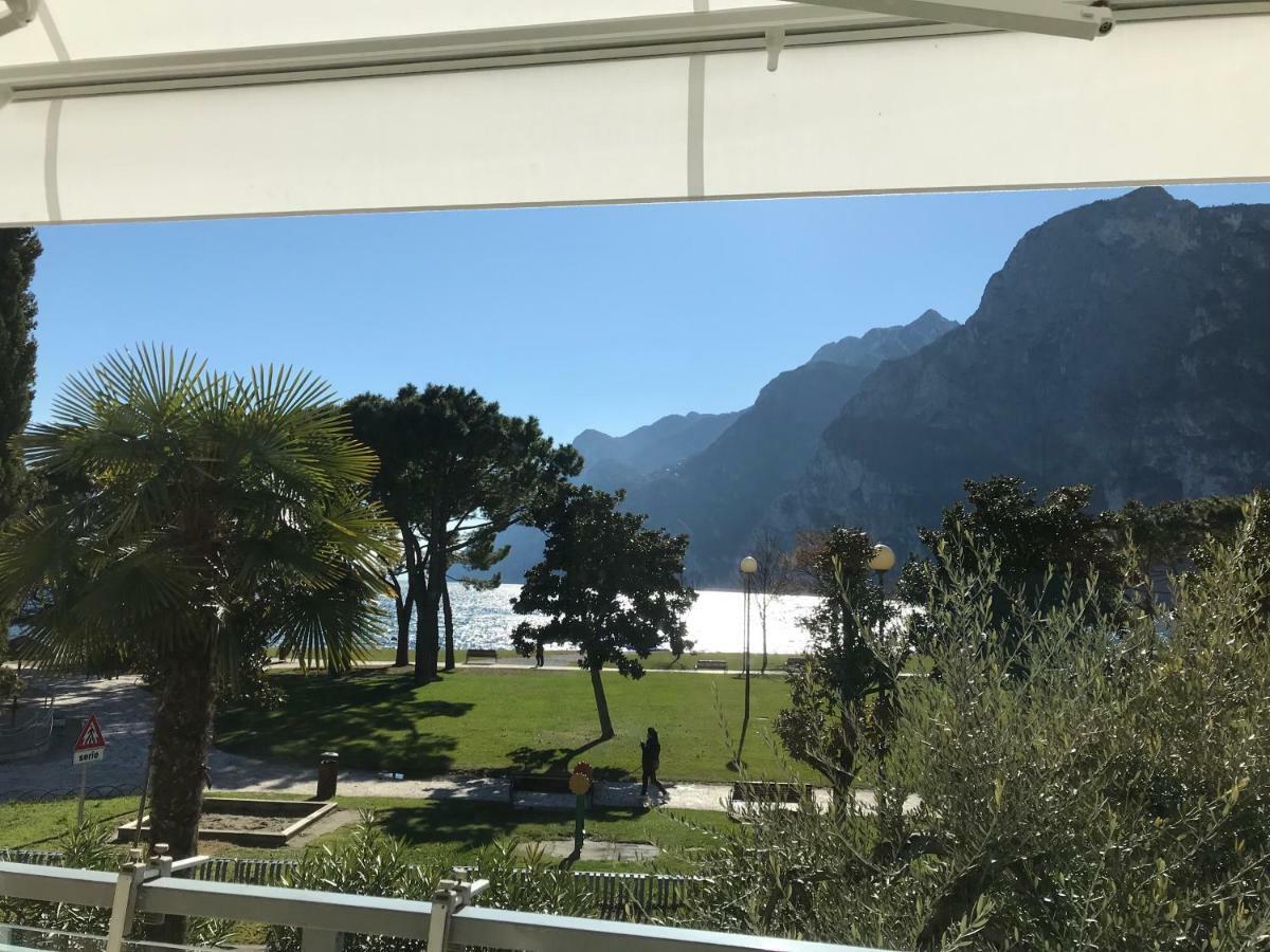 Appartement Lago Blu Riva del Garda Buitenkant foto
