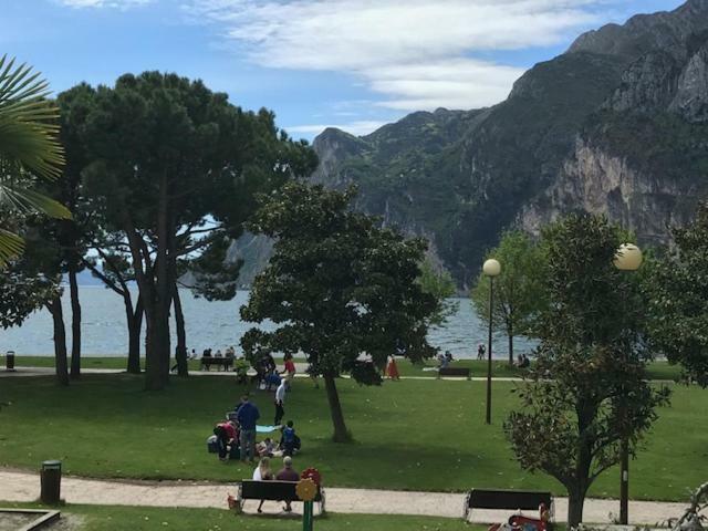 Appartement Lago Blu Riva del Garda Buitenkant foto