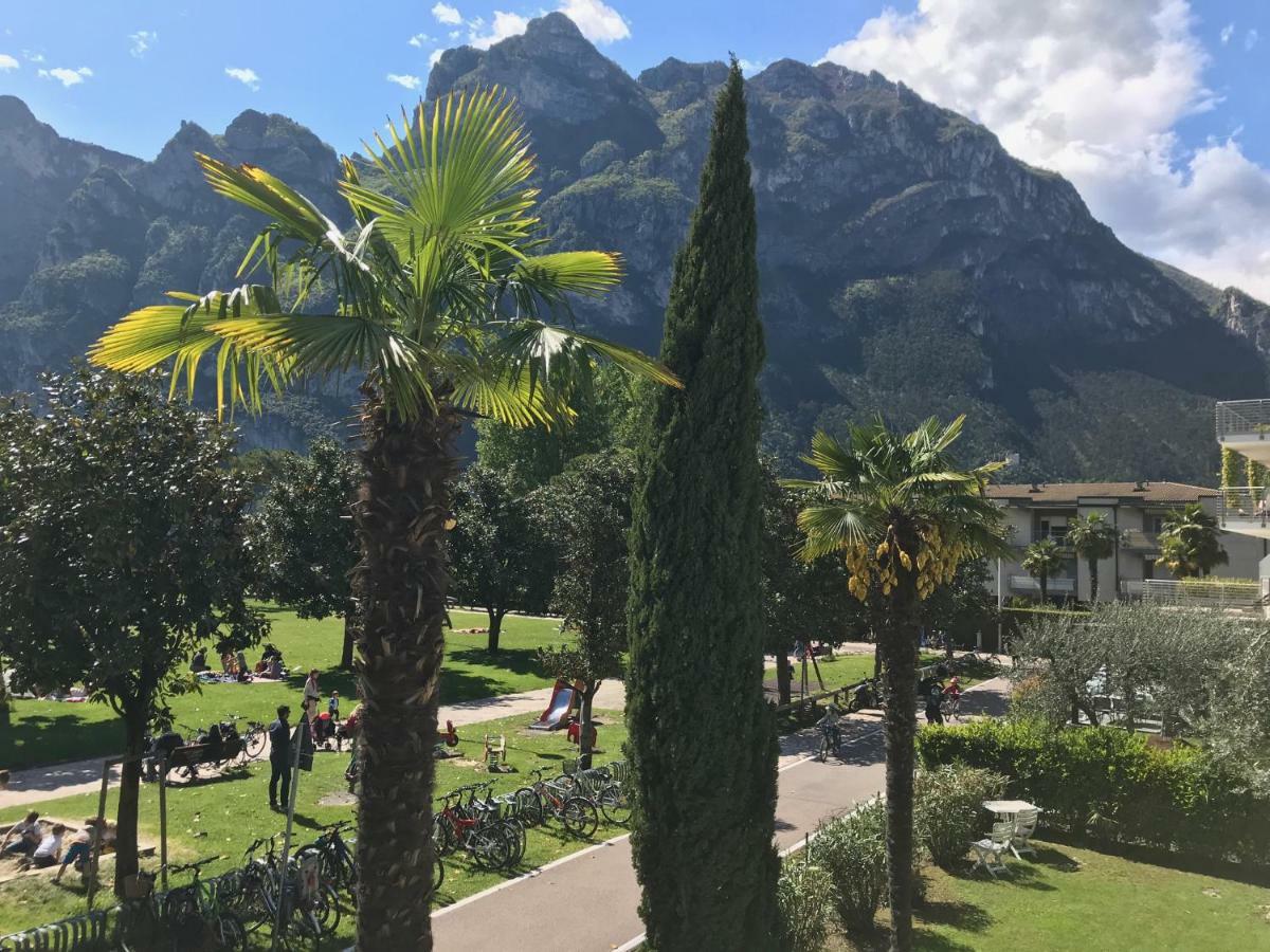 Appartement Lago Blu Riva del Garda Buitenkant foto